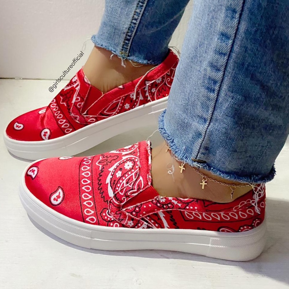 🔥🔥Lucky Bandana Slip on sneaker Red 🔥🔥 - Picture 2 of 3